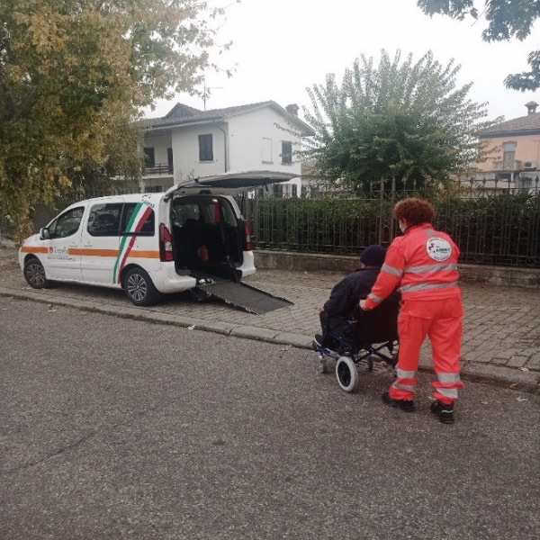 Soccorso Sanitario Extraospedaliero 112 foto ambulanza 1